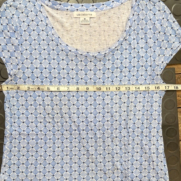 Liz Claiborne Blue Patterned Short Sleeve Top - Picture 3 of 4